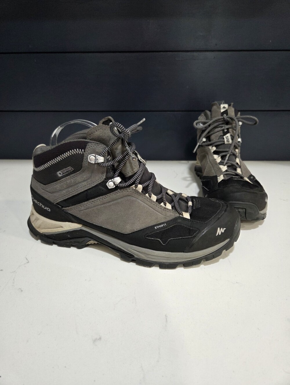 Quechua Men's Gray and Black Hiking Boots 500 Waterproof Size 9